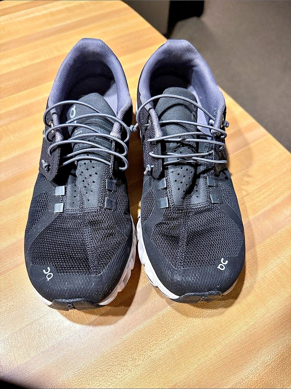 On Cloud 5 Black White Athletic Shoes Black US 9